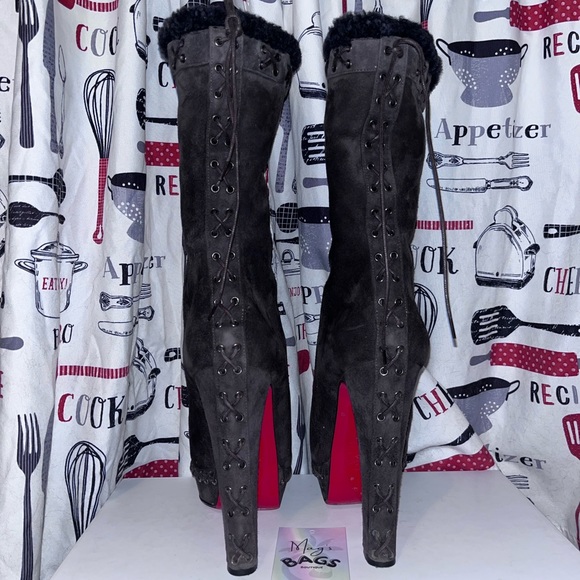 Louboutin: Suede Corset Lace Up 2-in-1 Fold Over Shearling Fur Heel Boots - Picture 6 of 13